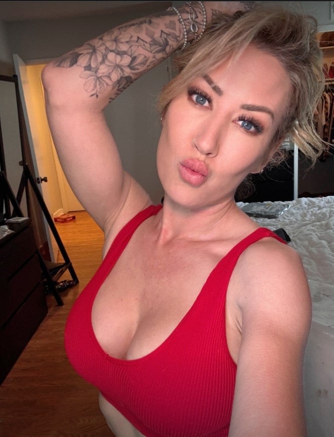 Capri Cavanni looks stunning in various sexy outfits