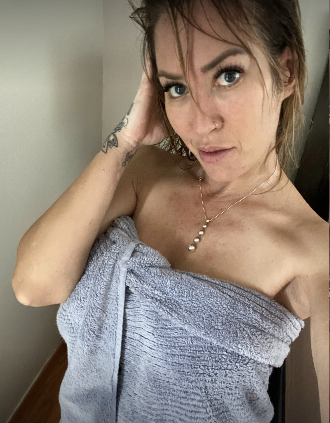 Capri Cavanni looks stunning in various sexy outfits