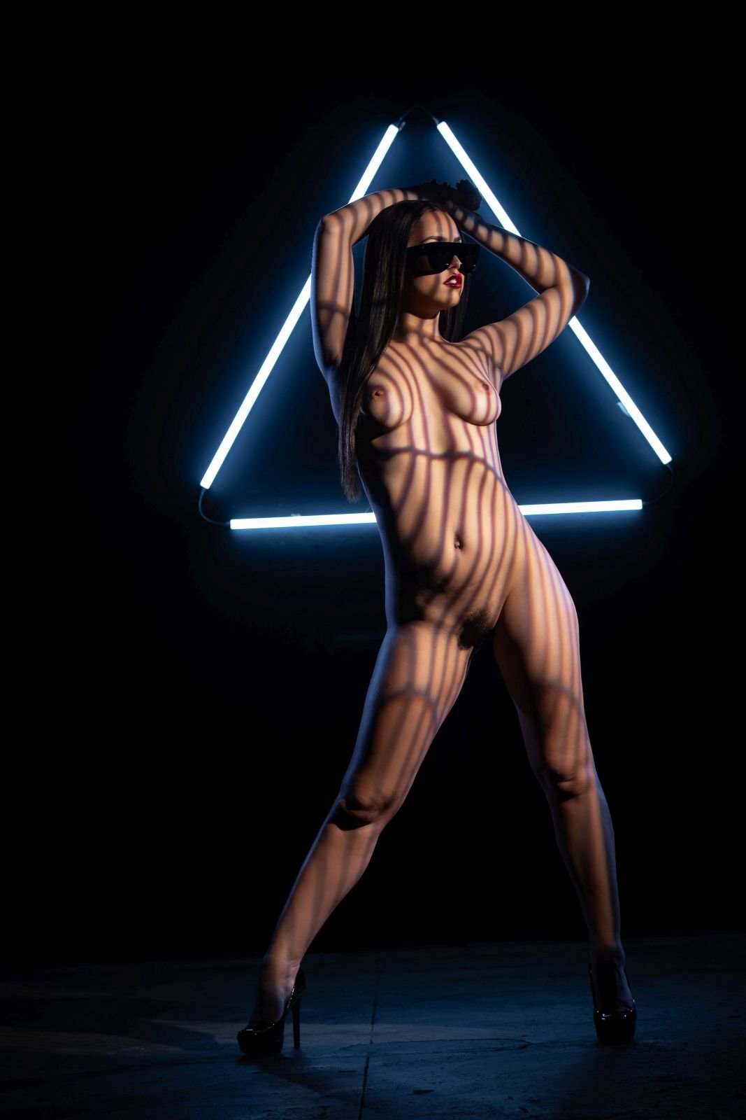 Alina Lopez strips nude and shows her hot body