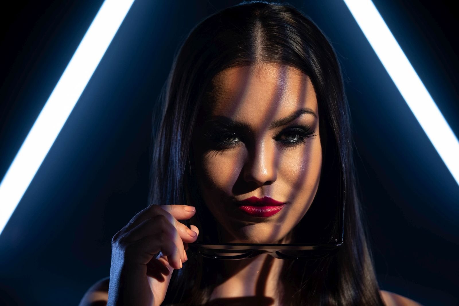 Alina Lopez strips nude and shows her hot body