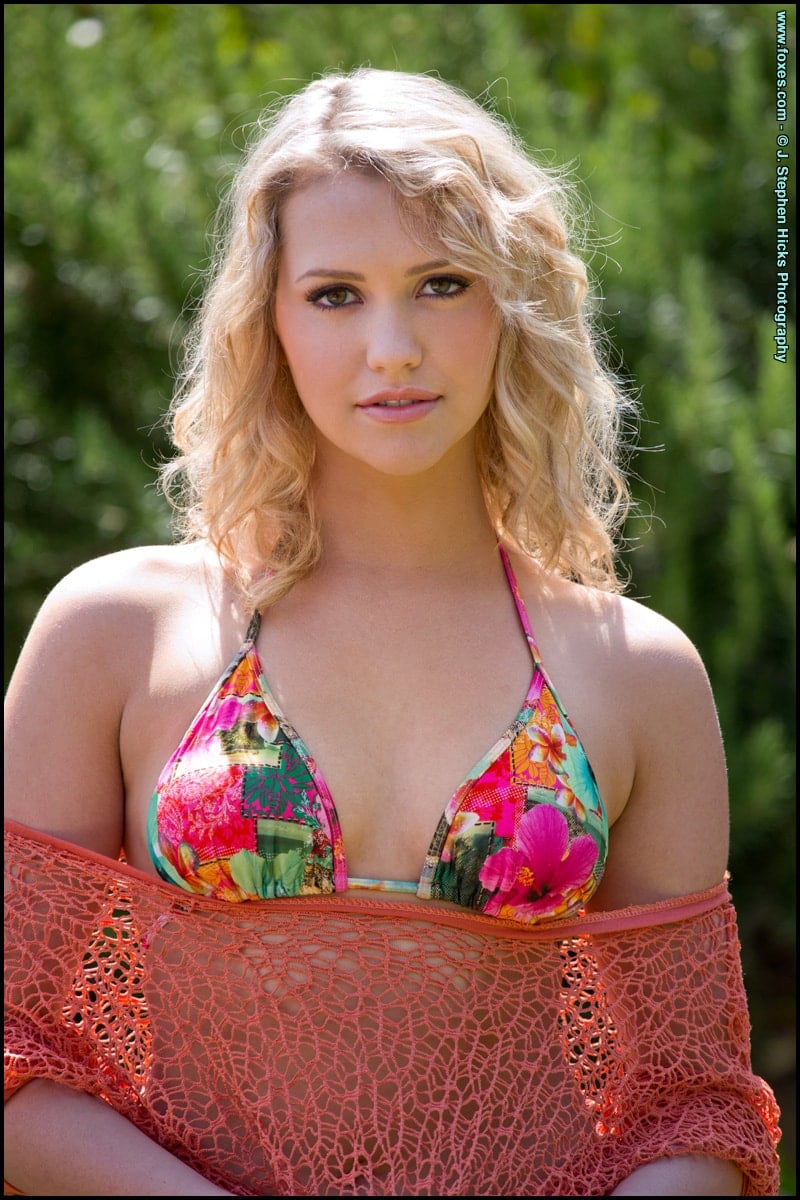 Mia Malkova is the girl next door posing outdoors