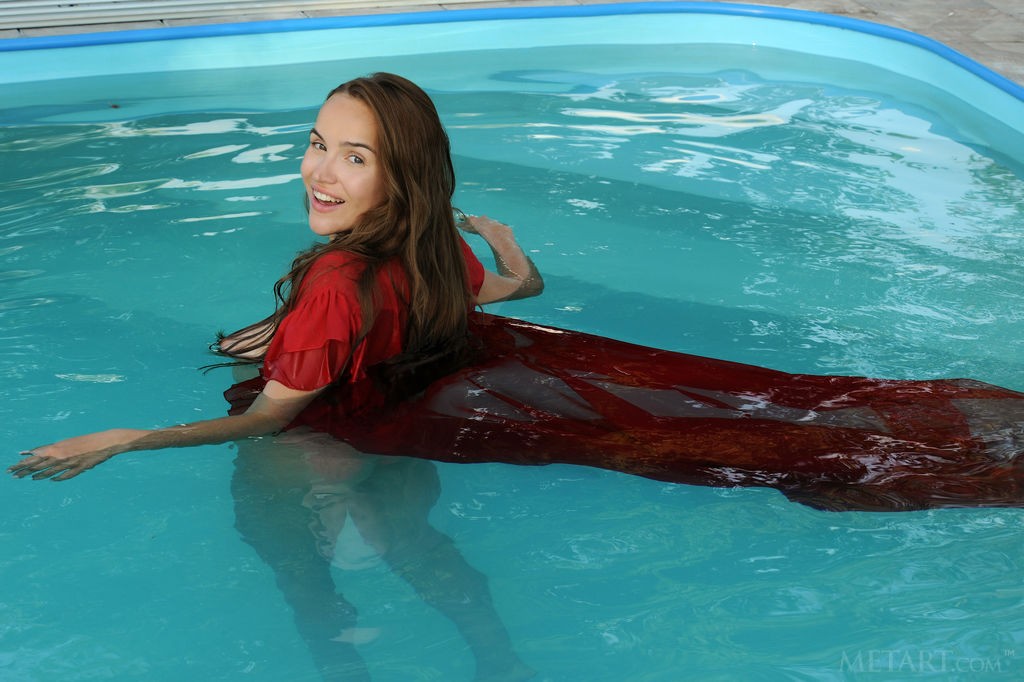 Eva Jolie - Sweetie masturbates by the outdoor pool till she orgasms