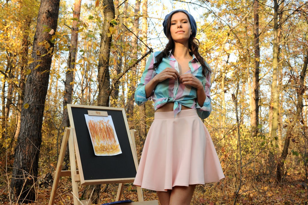 Suzanna A - Being artistic is always more fun in the nude