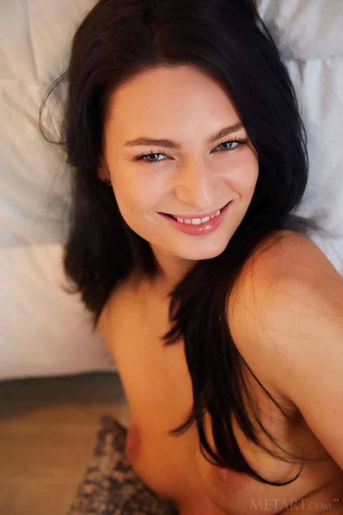 Lee Anne - A hot gallery with an adorable brunette girl