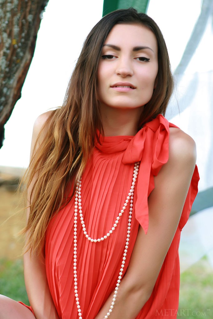 Mary Cayne - Amazing bombshell looks amazing in her red sweater