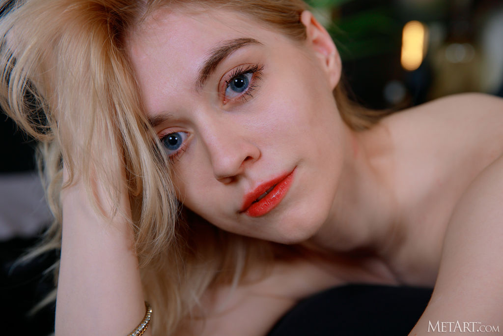 Mia Muse Her Sensual Body Language Conveying Her Passionate Thoughts - Met Art