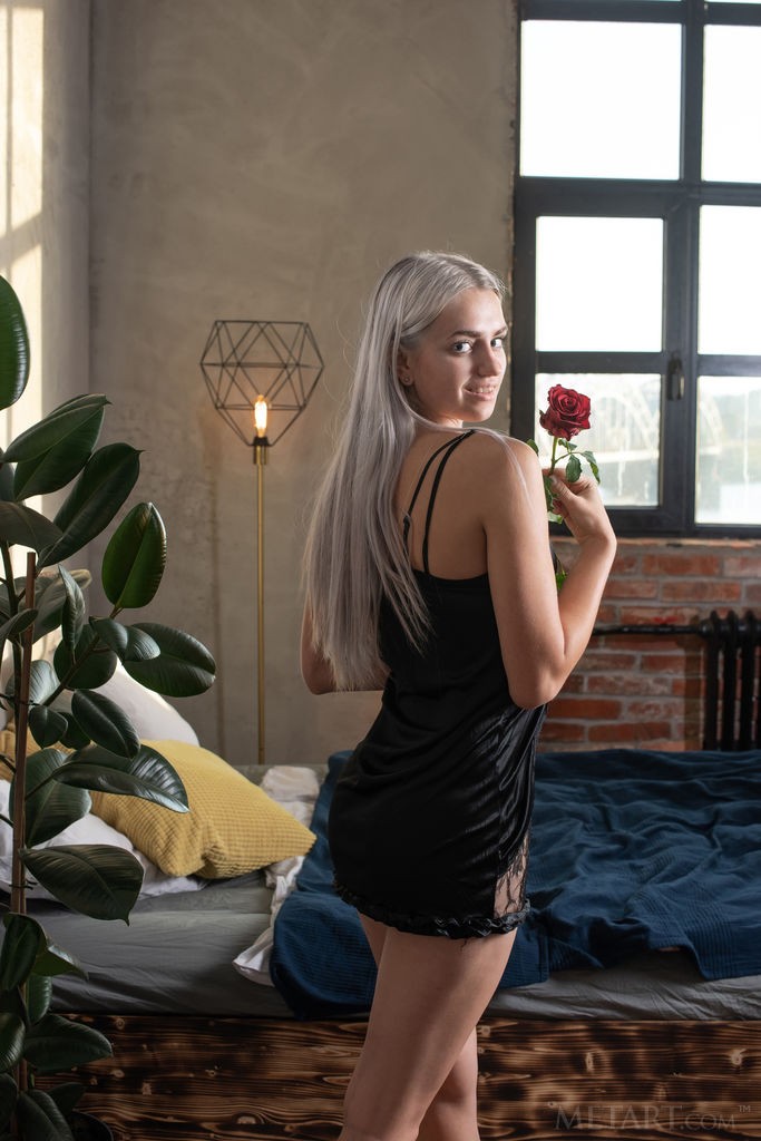 Susann - Seducing you with a rose on her naked tight body
