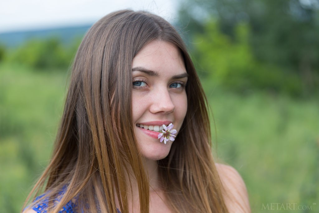 Georgia - Chick uses herbs to get many outdoor orgasms