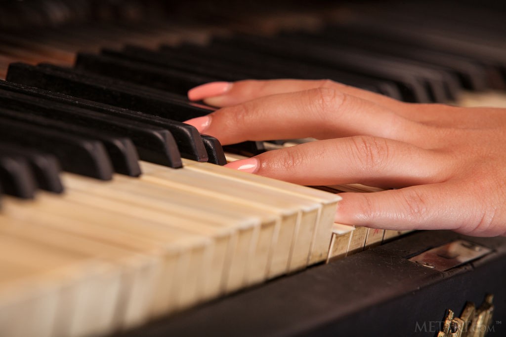 Veselin - Playing the piano is much better when you are naked