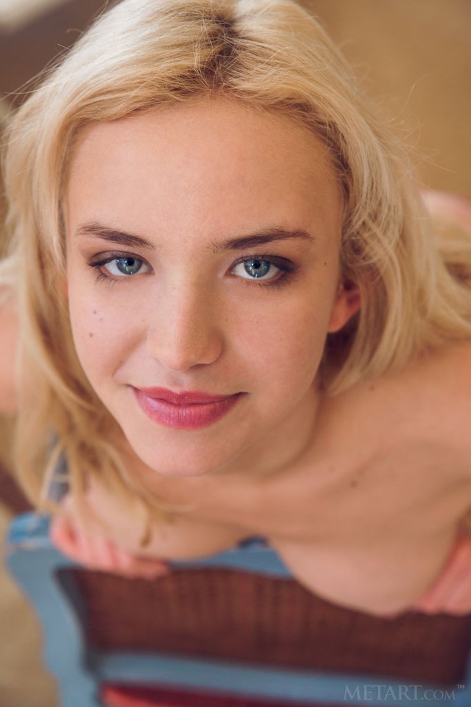 Mary Lin - Blue eyes and a tight red dress are a great combination