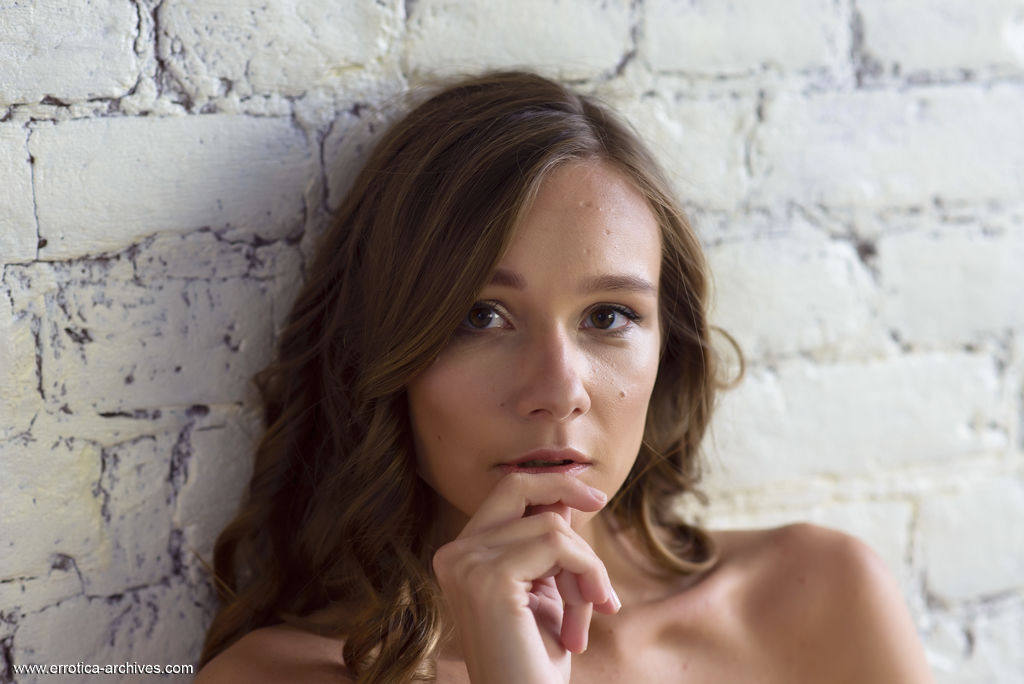 Teen Girl Mirabella In Erotic Photo Session - Errotica-archives