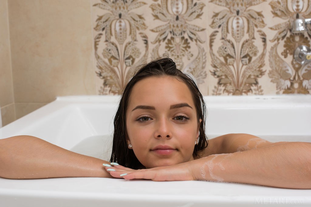 Slava - Erotic fun with a babe naked in her bubble bath