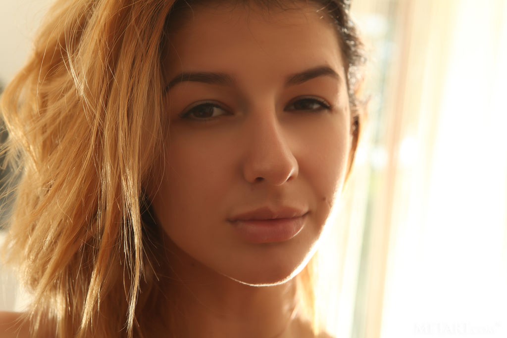 Sofie - During a work trip she loves getting naked in a new hotel