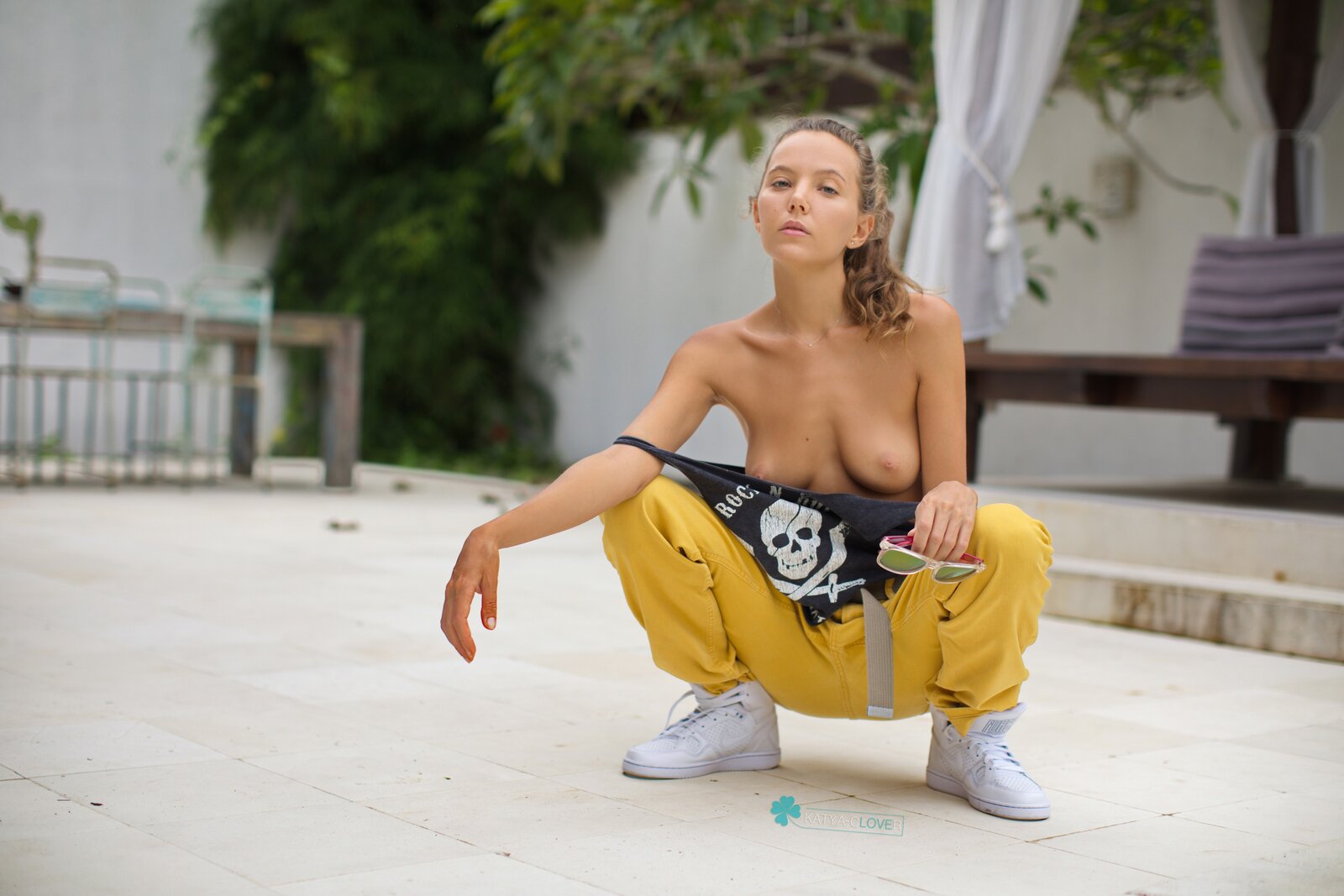 Katya Clover in Strong Babe