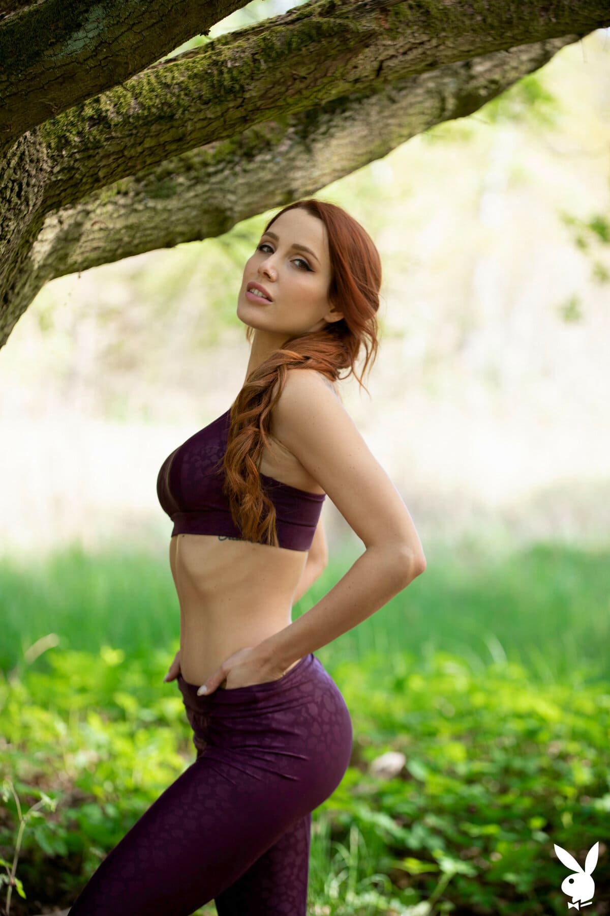 Sadie Gray temptingly poses naked while removing her yoga pants and panties